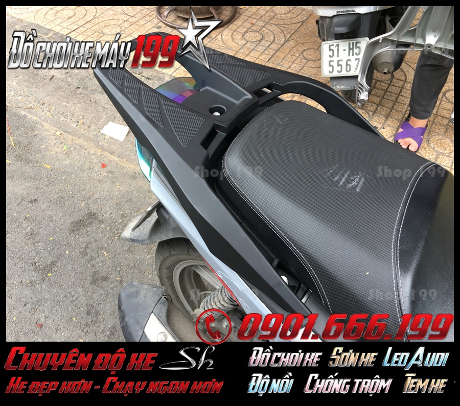 Hình ảnh của phụ kiện tay nắm sau Sh 300i rẻ nhất gắn cho xe SH 2017 2018 2019 150i 125i ở TP HCM